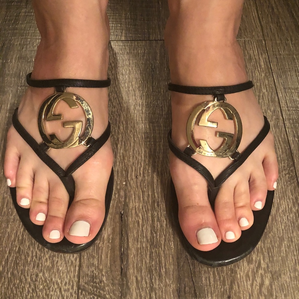 Gucci Black Leather Flat Sandals